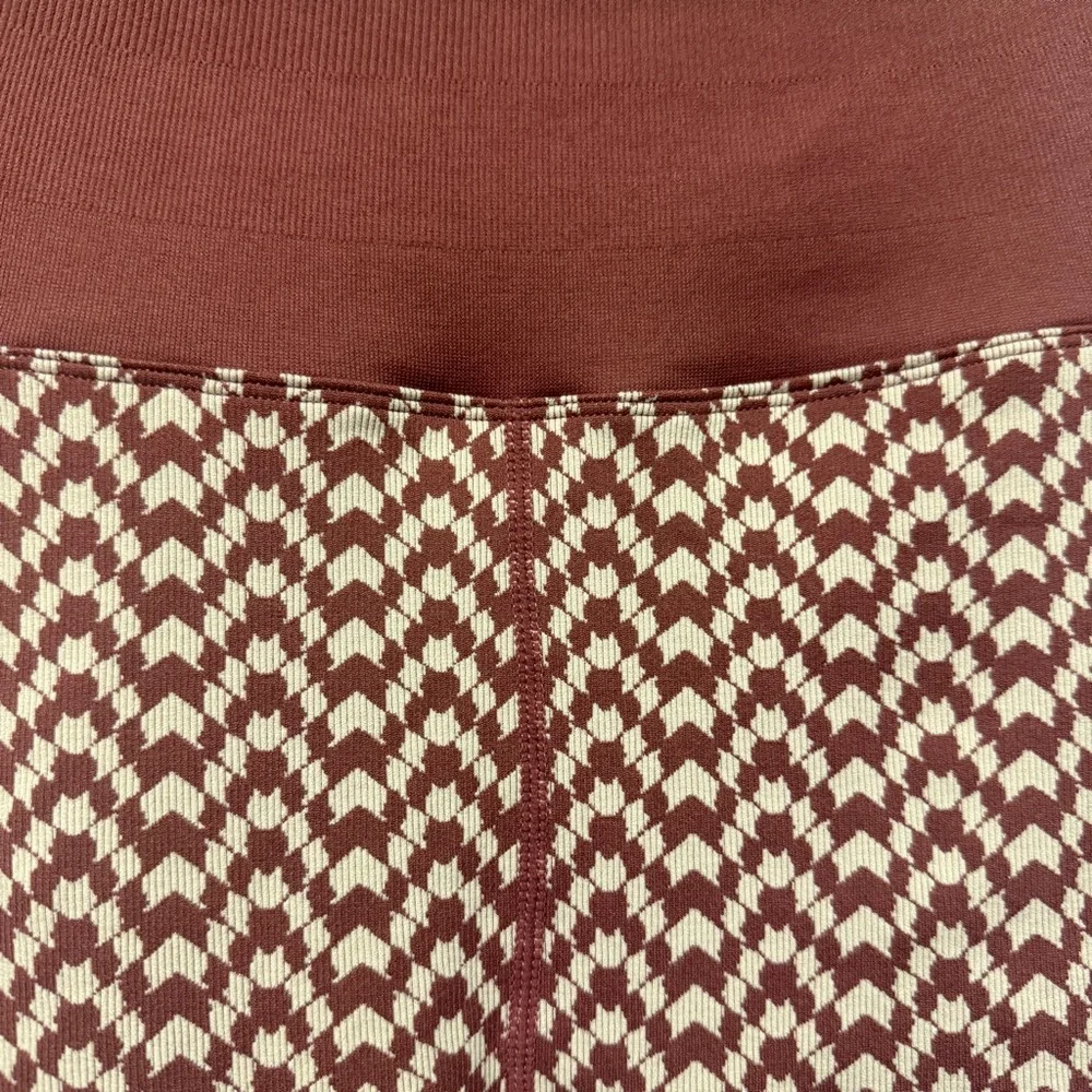 Spiritual Gangster| NWOT Women’s Size M/L Jacquard 7/8 Legging in Burgundy - Picture 4 of 10
